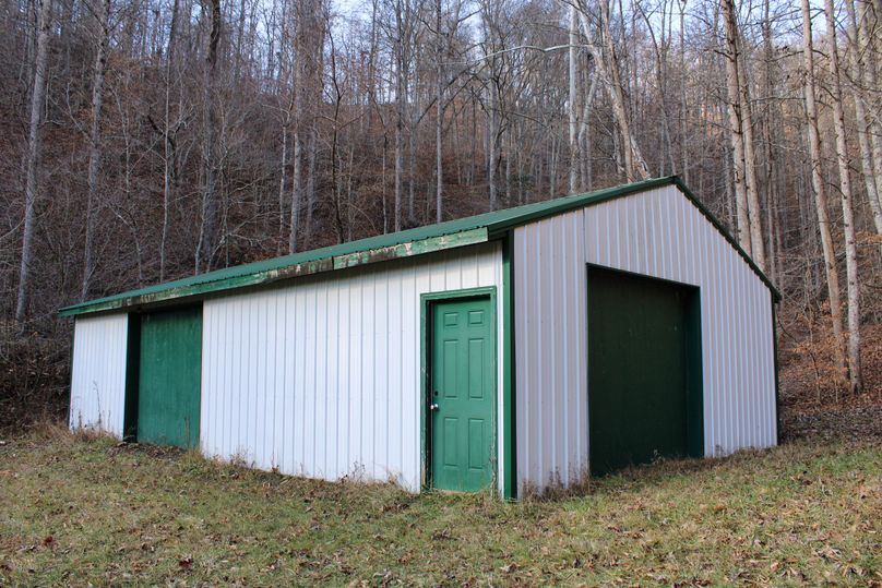 010 garage in the head of the valley