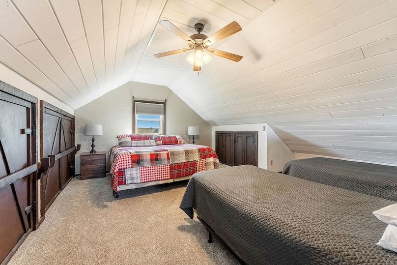 16-web-or-mls-120 SE Lake Dr-1