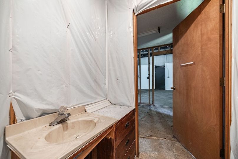 124-web-or-mls-0 Mound Creek Rd-94