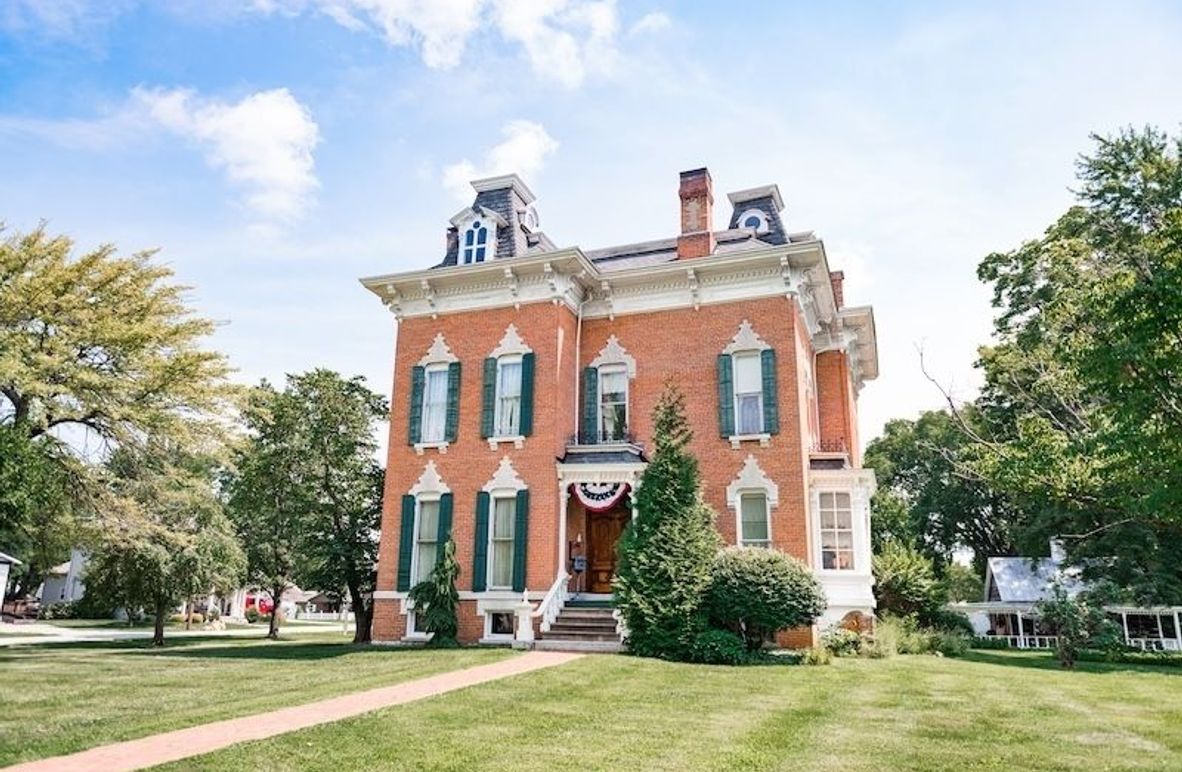 StenceRealty_25_515-N-8th-Street-Marshall-IL_1