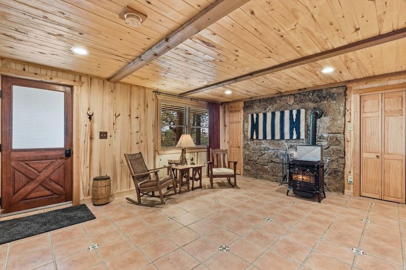 016 - Walk-out Basement Family Room