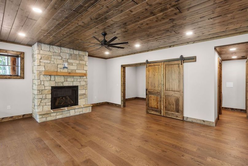 23-web-or-mls-6390 Golf Club Drvie-29