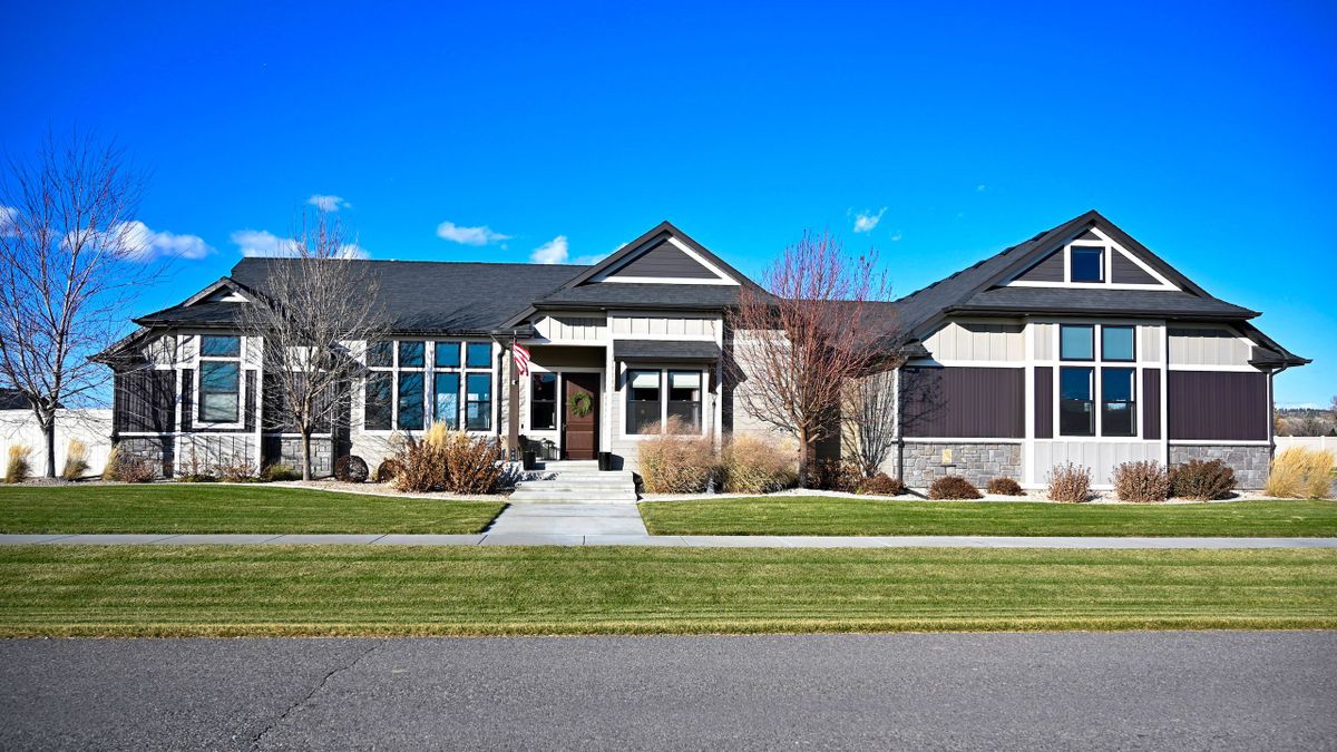 Beautiful Home Located In Black Rock Estates Subdivision Whitetail