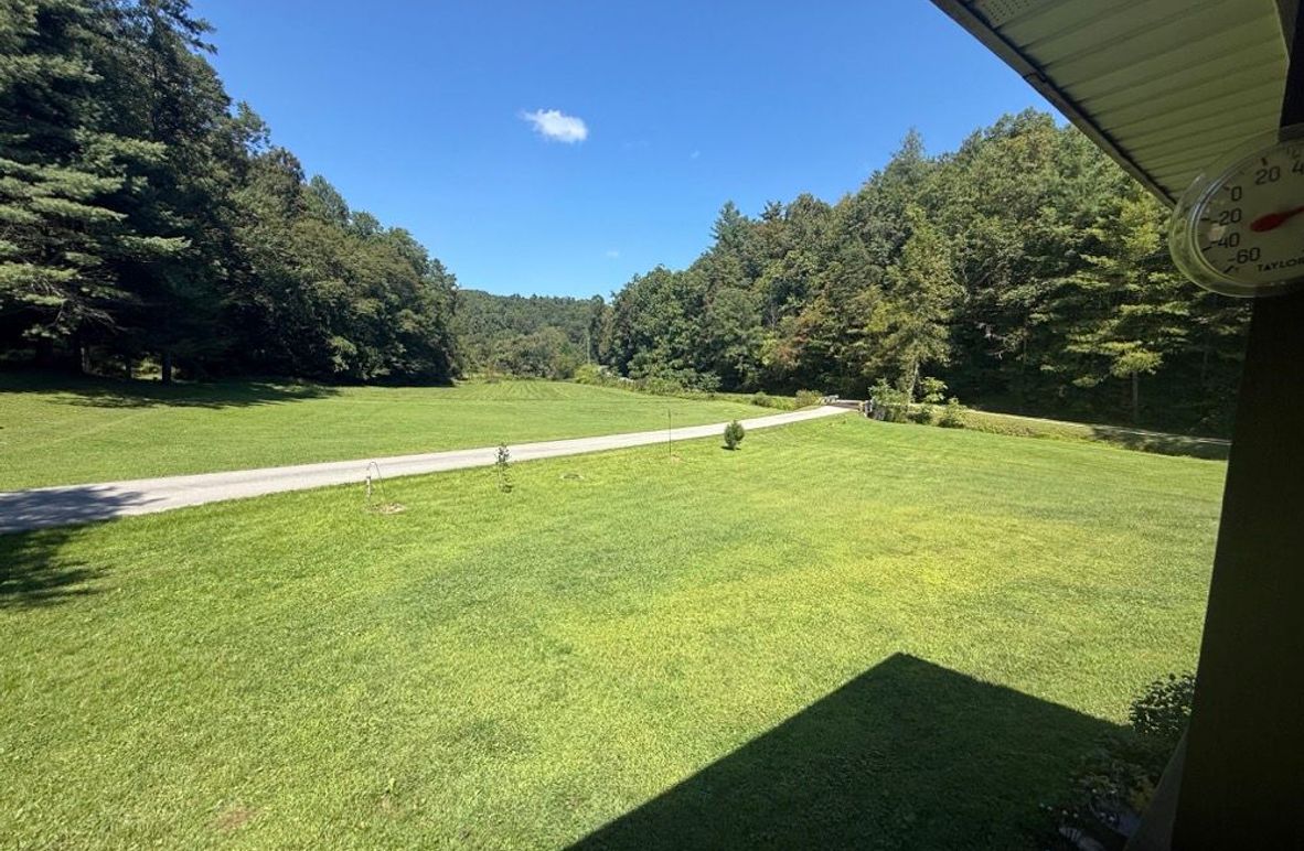 005 that view off of your front porch, not a neighbor in site