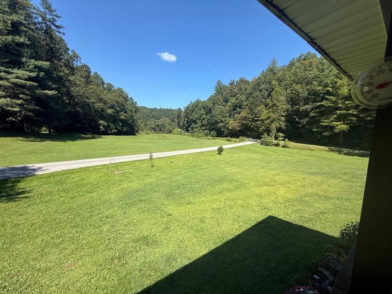 005 that view off of your front porch, not a neighbor in site