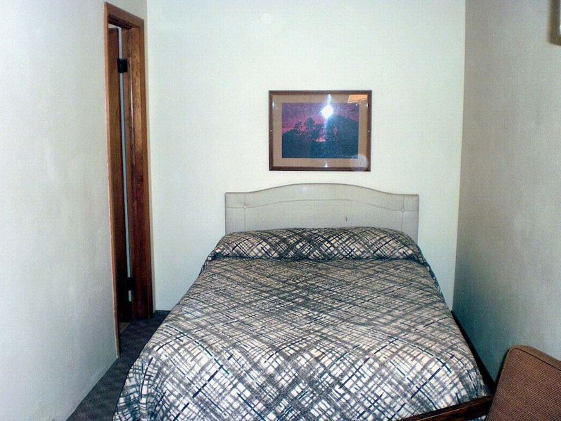Motel Room 5-2