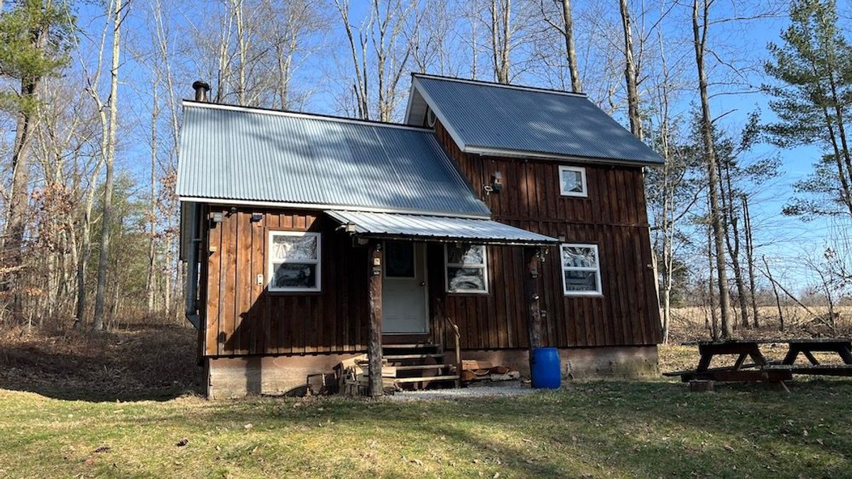 Secluded Off-Grid Cabin: Recreational Haven | Whitetail Properties