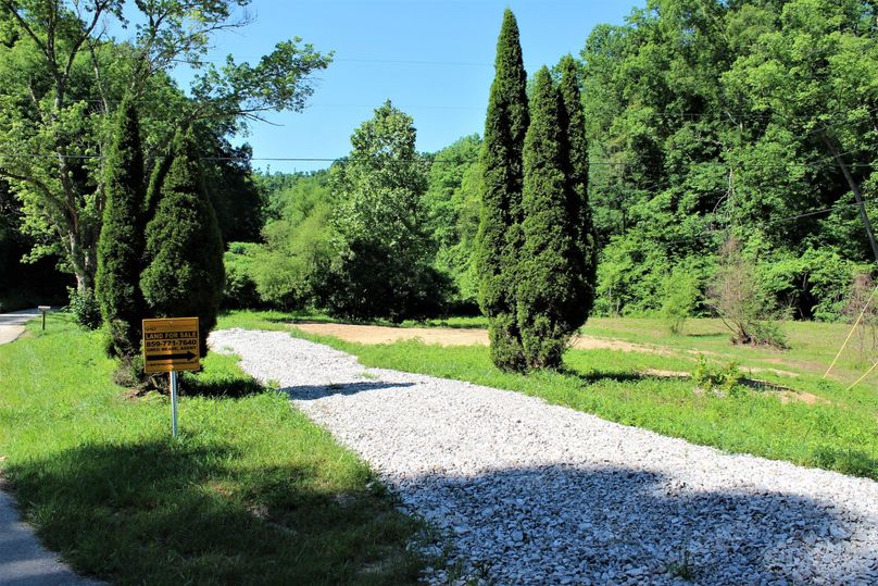 001 entrance driveway to where the old home use to set