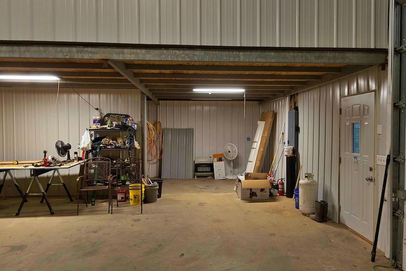 23 lodge Shop front storage