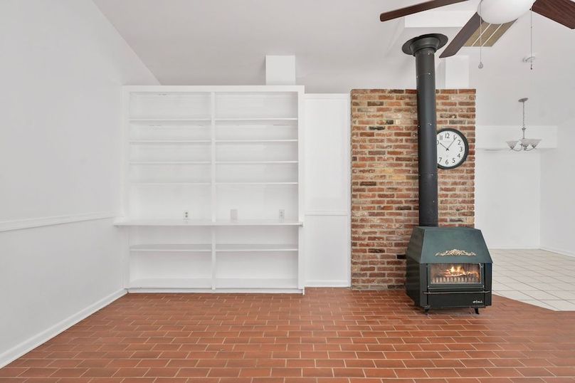 18-22-web-or-mls-279 Poplar Rd interior-5