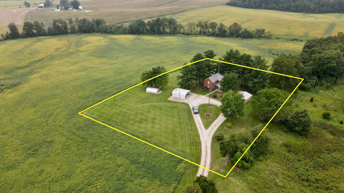 Charming 2Story Brick Farmhouse With Stunning Views & Unlimited