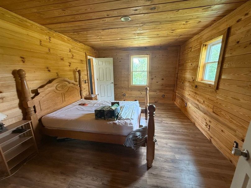 036 downstairs master bedroom