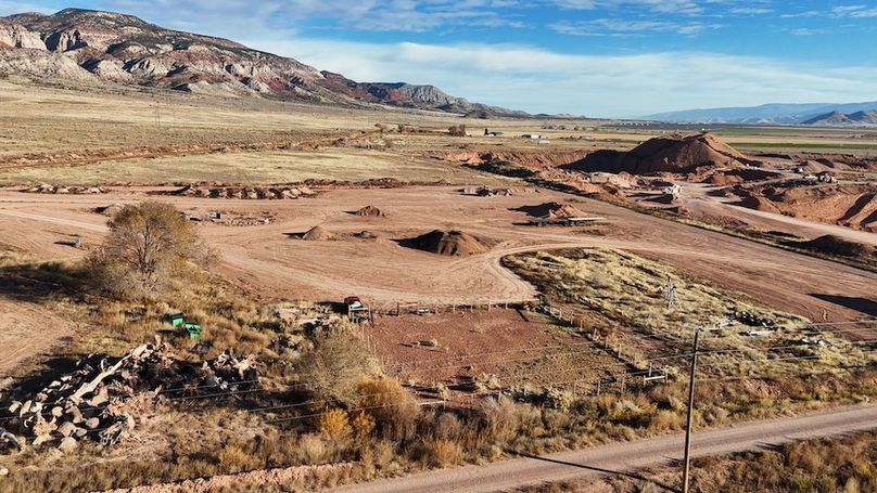 Sevier 60 Gravel and Yard08