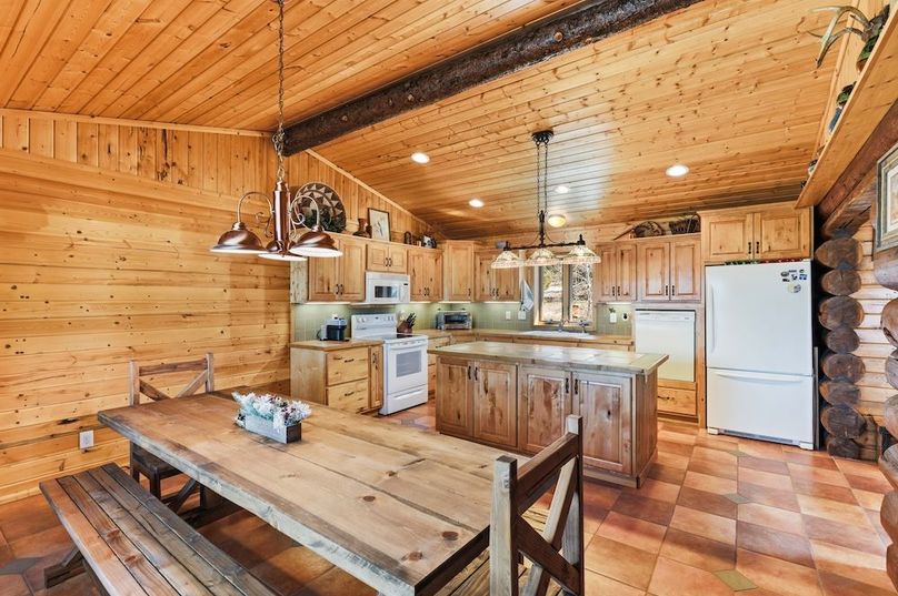 07 - Kitchen_Dining Area