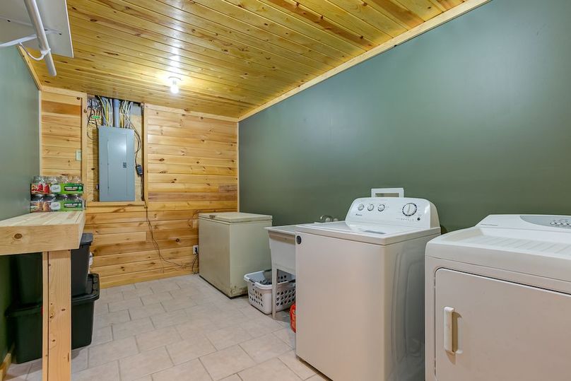2137_195th_Ave_Int_©_Picture_this_Inc-23
