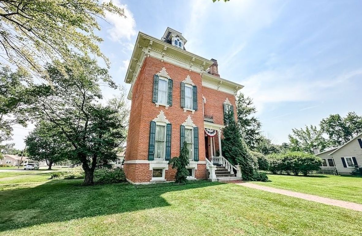 StenceRealty_25_515-N-8th-Street-Marshall-IL_3