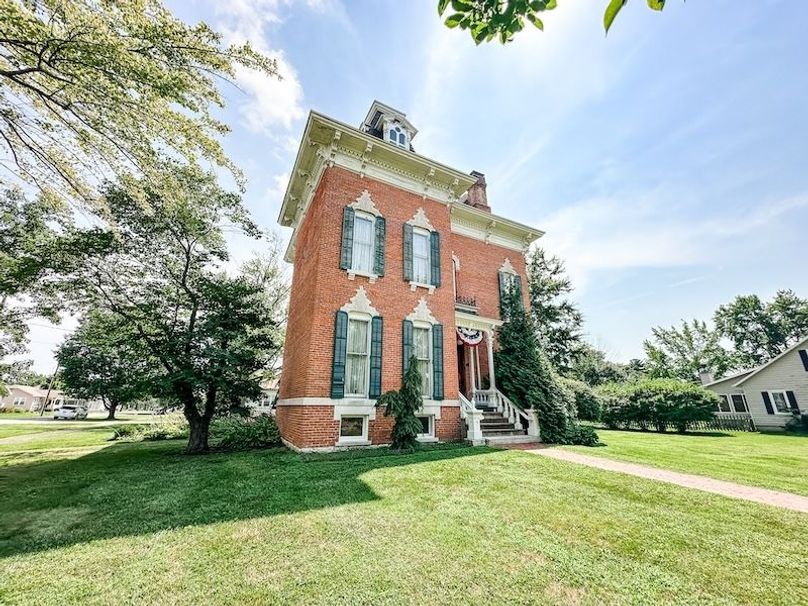 StenceRealty_25_515-N-8th-Street-Marshall-IL_3