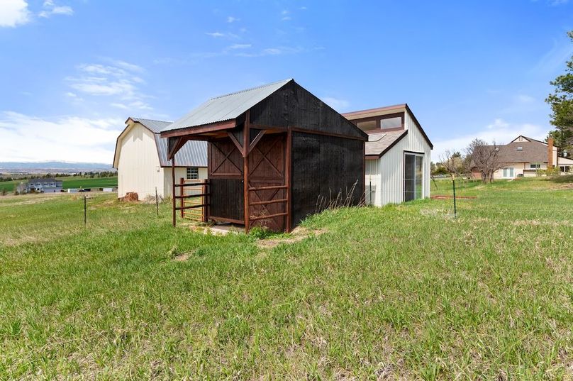 38 - Horse Stable