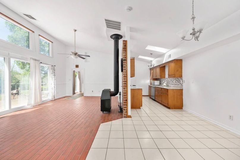 23-27-web-or-mls-279 Poplar Rd interior-10