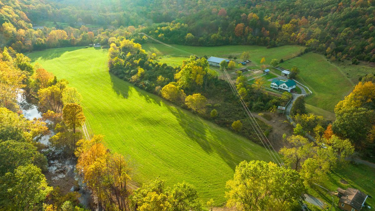 Picturesque Mountain Farm On Potts Creek Whitetail Properties