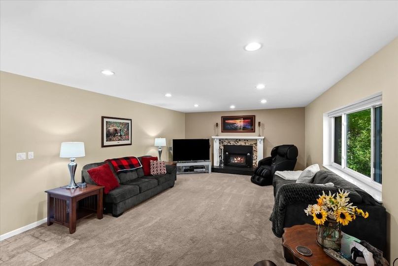 11-10932 Green Oaks Dr