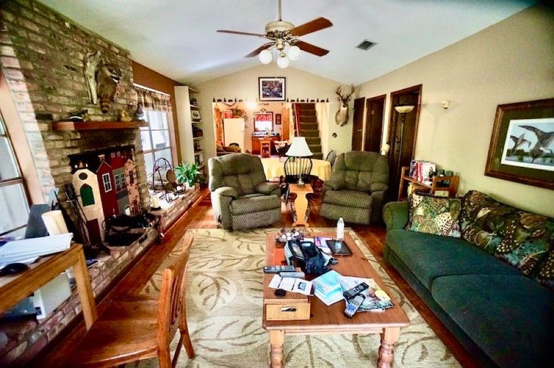 19C5F698-937D-47BE-B000-E9069F898B7B_1_201_a-2