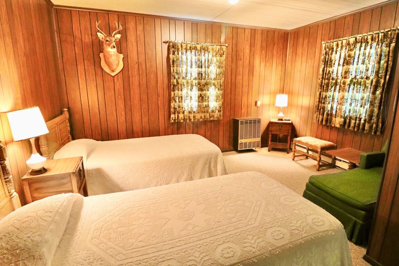 52 - Lodge bedroom