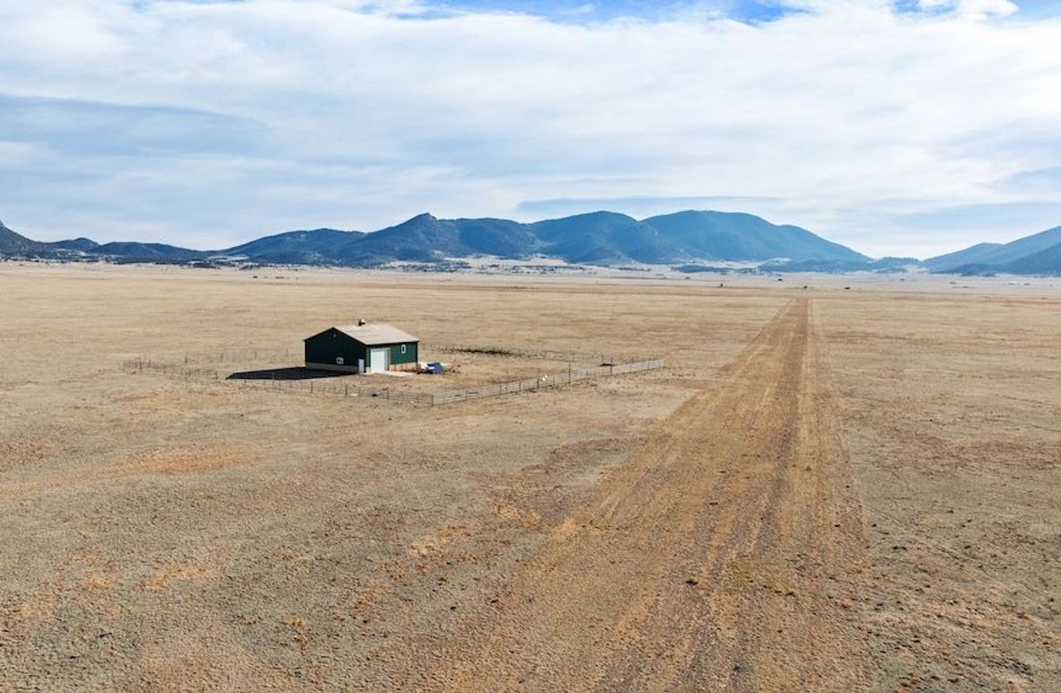 01 - Runway