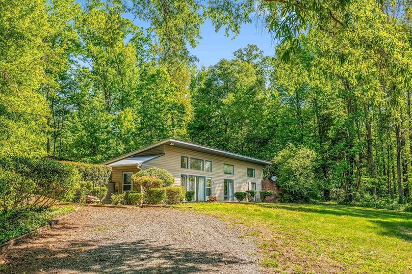 9-16-web-or-mls-279 Poplar Rd exterior