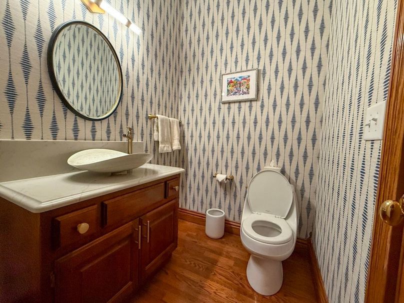 4.1 Entryway Bathroom