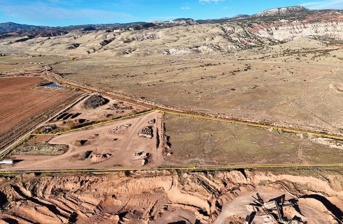 Sevier 60 Gravel and Yard01