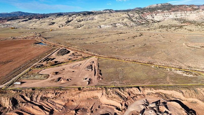 Sevier 60 Gravel and Yard01