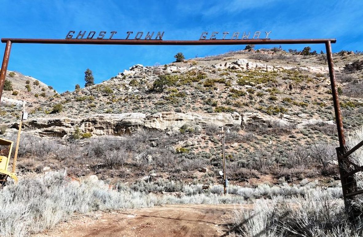 Ghost Town Get-A-Way03