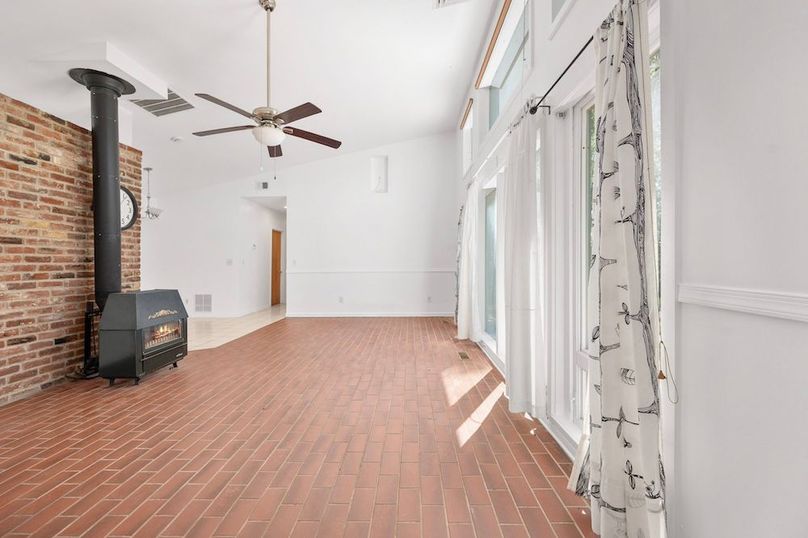 17-21-web-or-mls-279 Poplar Rd interior-4