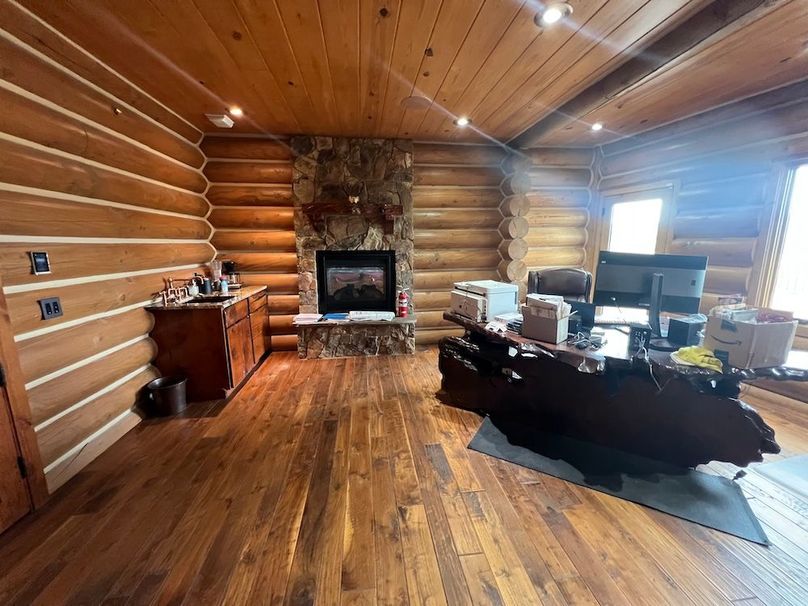 94_Pratt Lodge office