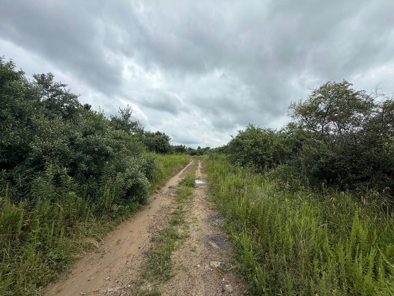 016 the old mine road leading in from the northeast