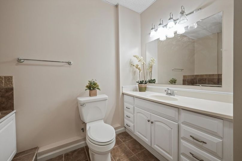 33-2869 Persian Ln30