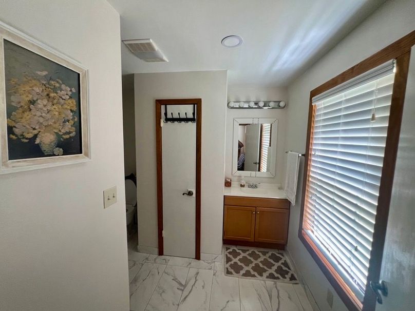 2F45FAB5-4FA9-40CE-9A78-4CC14A7658A2_1_201_a