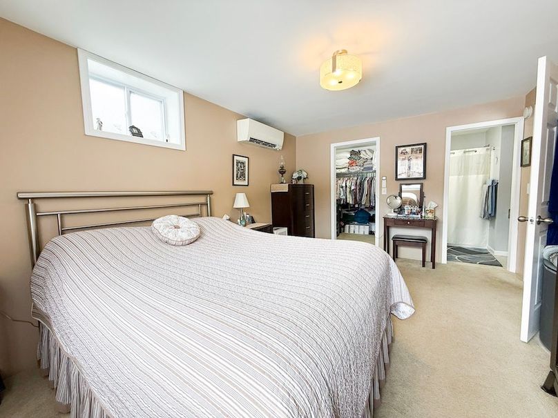 Cayuga 32 Stoyell Photos 24