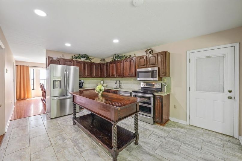 14-2869 Persian Ln11