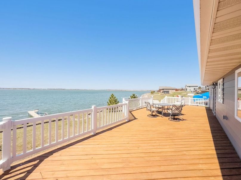 39-web-or-mls-194 Northbay Dr-182