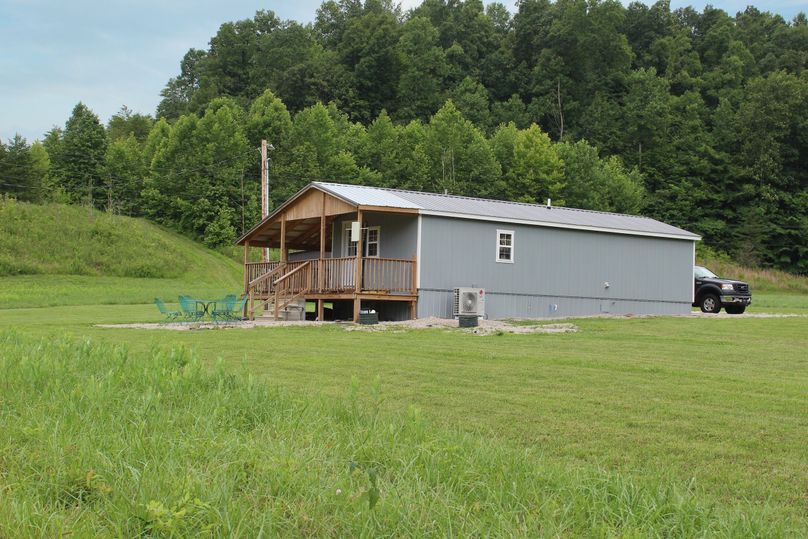 002 view of the cabin from the southeast corner
