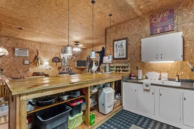 large-018e903b-4ce2-7193-8686-a8b2f3aa7127