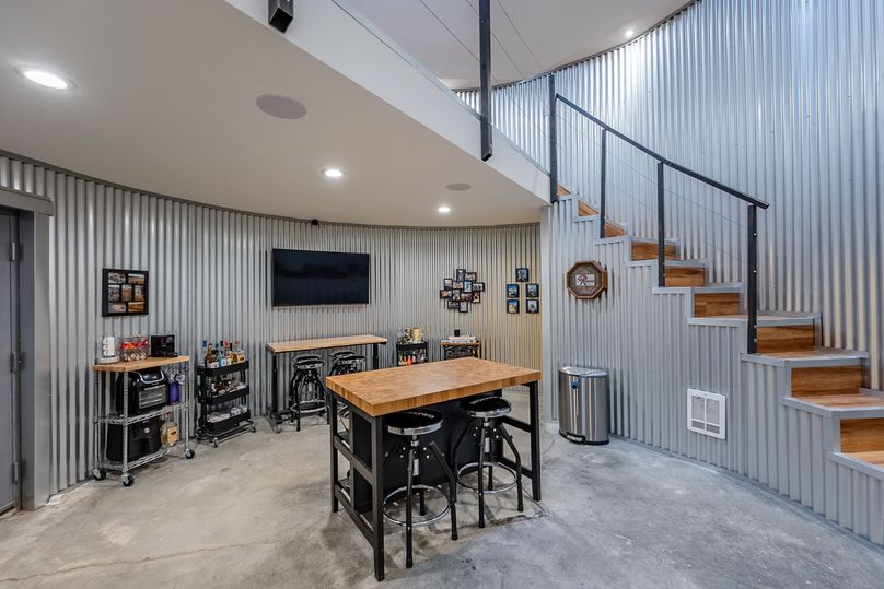 #8 Kitchen w_seating