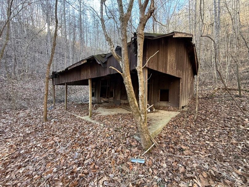 006 the old dog kennel structure in middle part of the property