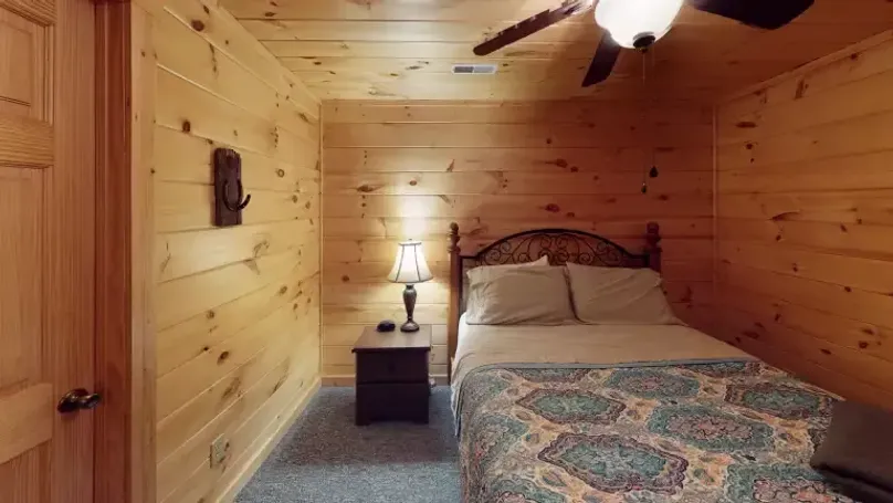 Duffys-Lodge-Bedroom(5)-xs