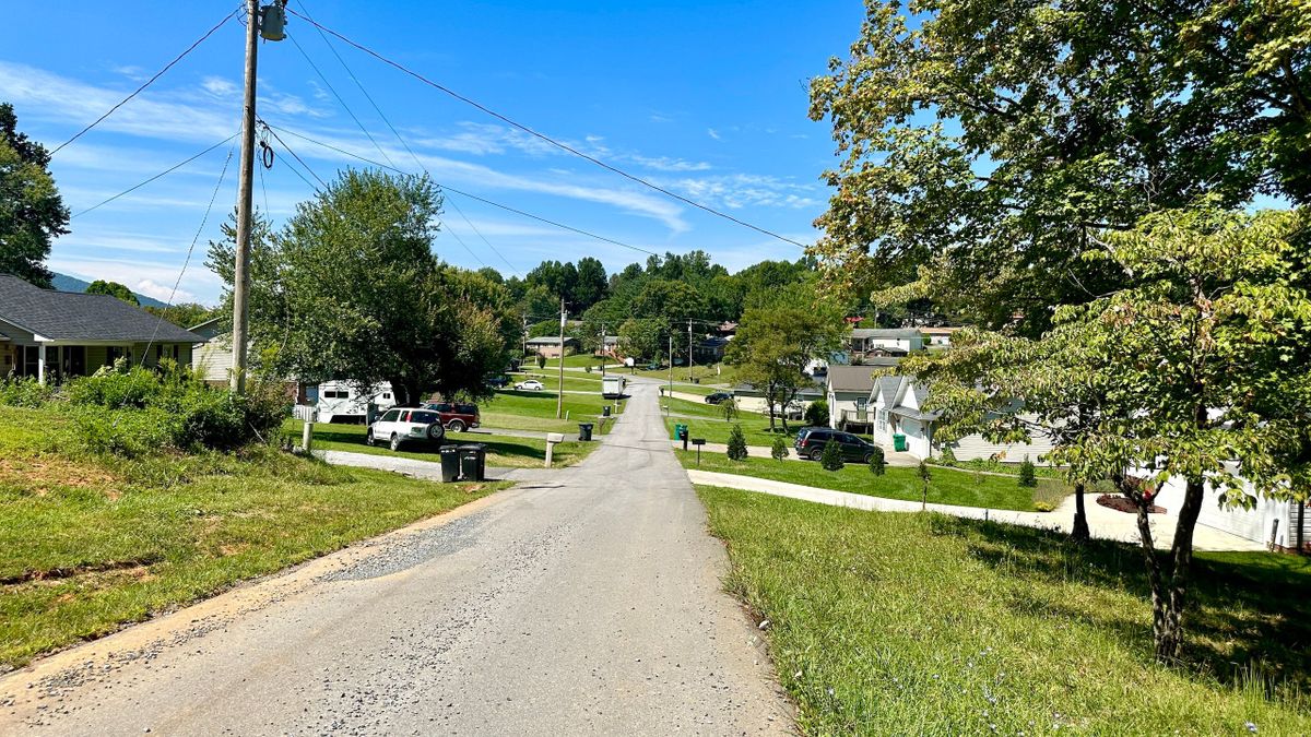Level Lot With Utilities Available & No City Taxes In South Johnson City Whitetail Properties