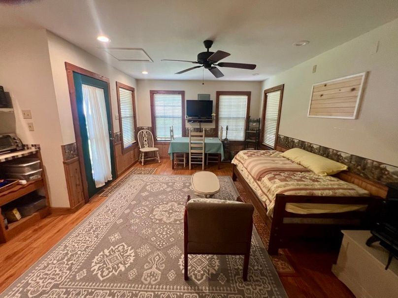 220DD0E3-2113-421E-A4E2-632CEC742A85_1_201_a