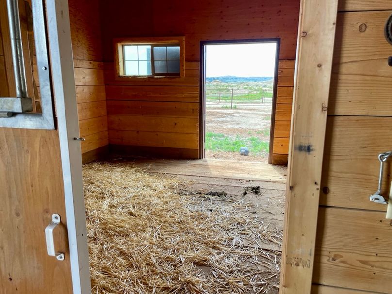 008CB154-4CE9-467C-A112-3E5BAB1BDDAD_1_105_c