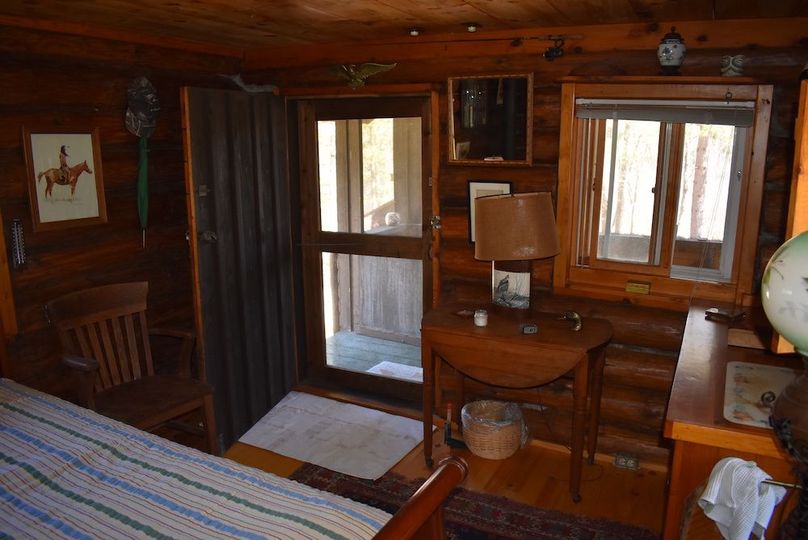 25-guest cabin